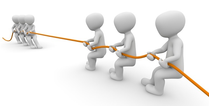 Tug-of-war illustration (Credit: pixabay/Preggy_Marco)